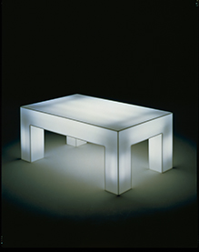 倉俣史朗《光のテーブル》1969年　京都国立近代美術館蔵　©Kuramata Design Office